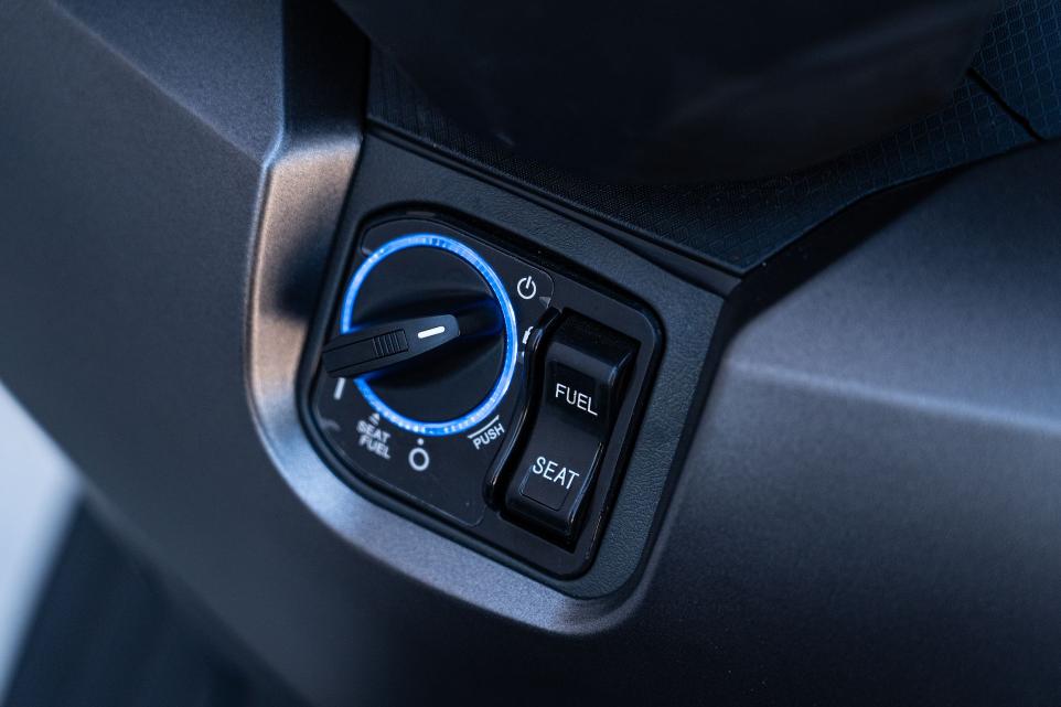 [Sistema Keyless] La STORM-R 300 está equipada con un sistema de arranque Keyless