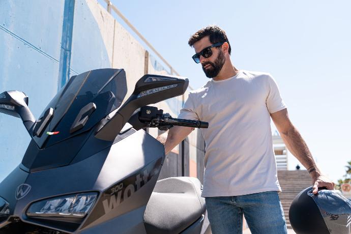 [Diseño STORM-R 300] Agresividad, aerodinámica y comodidad en una sola moto.